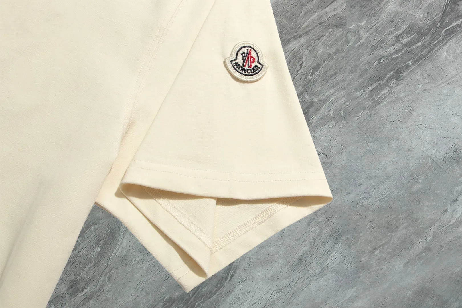 《Moncler~ 》2025New Arrival Quality T , Versatile Quality ！ ‼ 32 250G ‼ ， ， ， ， T 🤪 Sizes：S-M-L-XL-2XL ：Black，White， Same Style